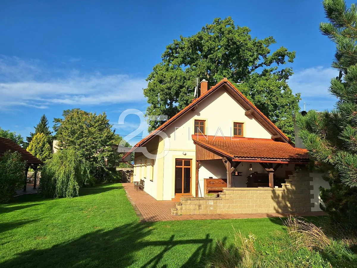 Pronájem rodinného domu 200 m², pozemek 1093 m²